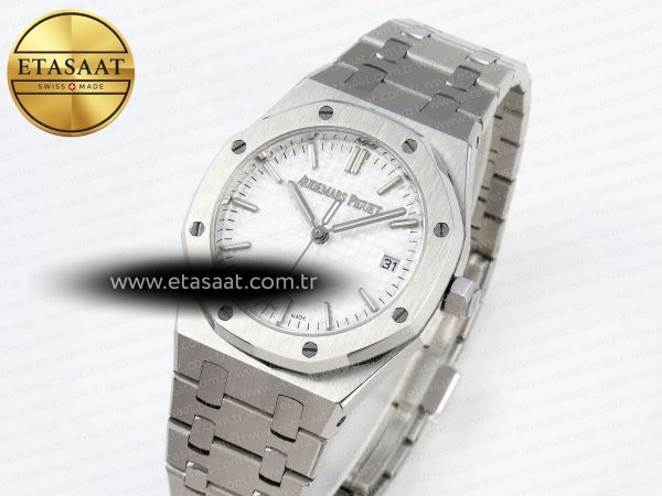 Audemars Piguet WHITE DIAL ON SS BRACELET A5800